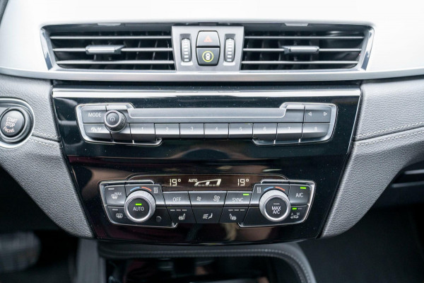 BMW X2 SDrive20i High Executive | Prijs rijklaar incl. 12 mnd garantie | Lmv Panodak Pdc Navi Clima Bluetooth Stoelverw