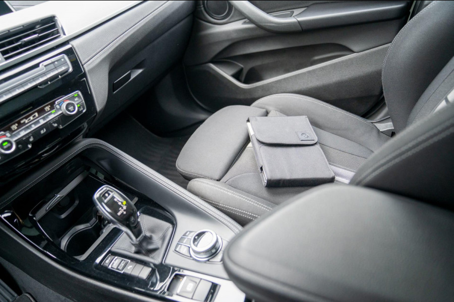 BMW X2 SDrive20i High Executive | Prijs rijklaar incl. 12 mnd garantie | Lmv Panodak Pdc Navi Clima Bluetooth Stoelverw