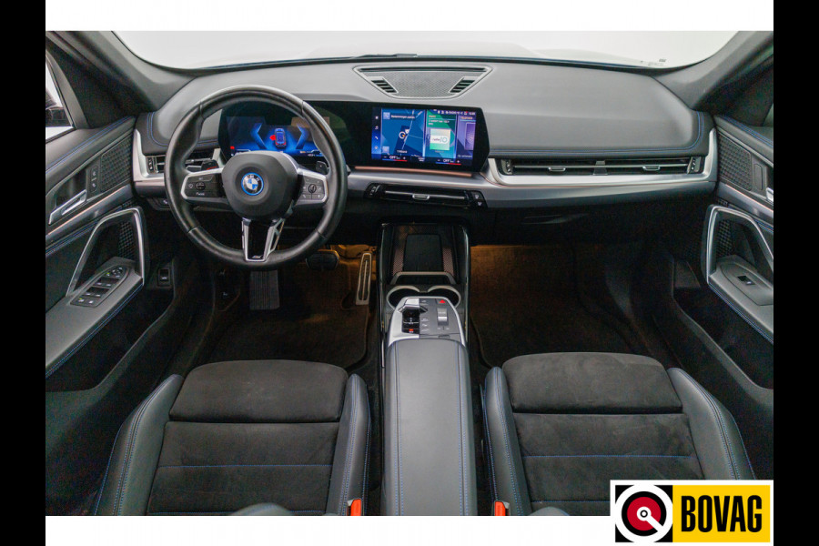 BMW X1 xDrive25e M-sport 245 PK | Stoelverwarming + massage | Stuurverwarming | Navigatie Keyless, Winterset, Elektrische achterklep, Privacy glas, App-connect, Cruise, Led