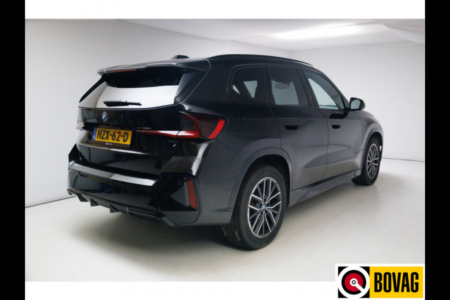 BMW X1 xDrive25e M-sport 245 PK | Stoelverwarming + massage | Stuurverwarming | Navigatie Keyless, Winterset, Elektrische achterklep, Privacy glas, App-connect, Cruise, Led