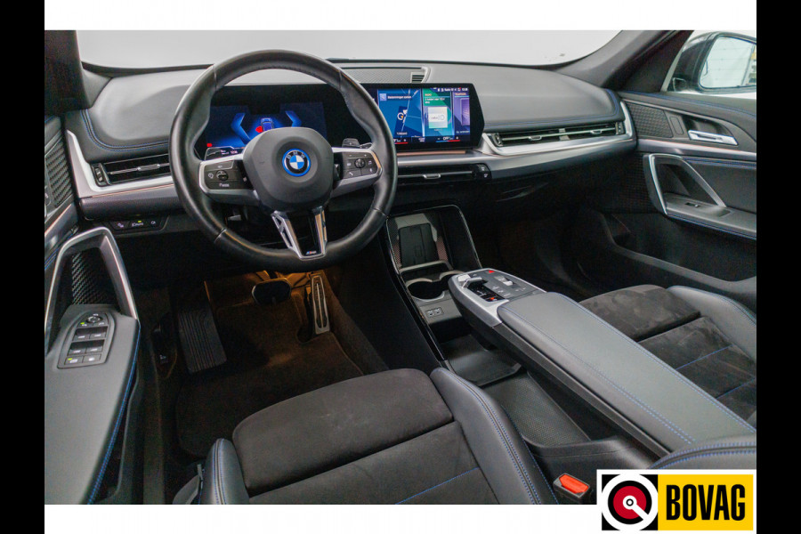 BMW X1 xDrive25e M-sport 245 PK | Stoelverwarming + massage | Stuurverwarming | Navigatie Keyless, Winterset, Elektrische achterklep, Privacy glas, App-connect, Cruise, Led