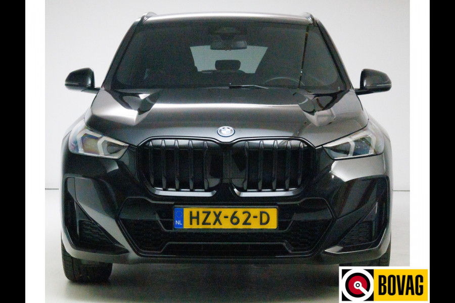 BMW X1 xDrive25e M-sport 245 PK | Stoelverwarming + massage | Stuurverwarming | Navigatie Keyless, Winterset, Elektrische achterklep, Privacy glas, App-connect, Cruise, Led