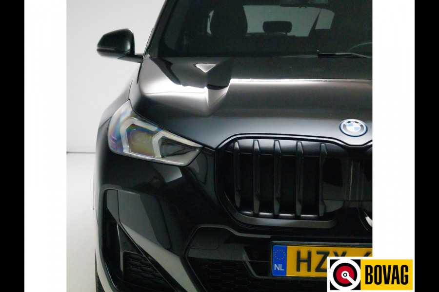 BMW X1 xDrive25e M-sport 245 PK | Stoelverwarming + massage | Stuurverwarming | Navigatie Keyless, Winterset, Elektrische achterklep, Privacy glas, App-connect, Cruise, Led