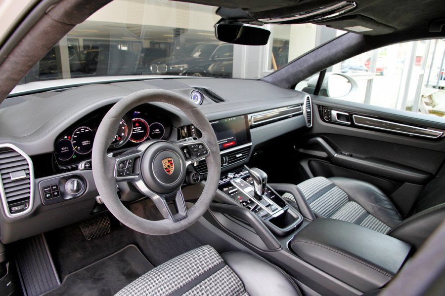 Porsche Cayenne Coupé 3.0 E-Hybrid | BTW | Sport Chrono | Achteras | Carbon