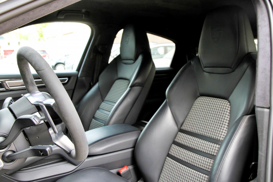 Porsche Cayenne Coupé 3.0 E-Hybrid | BTW | Sport Chrono | Achteras | Carbon