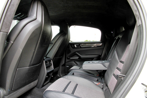 Porsche Cayenne Coupé 3.0 E-Hybrid | BTW | Sport Chrono | Achteras | Carbon