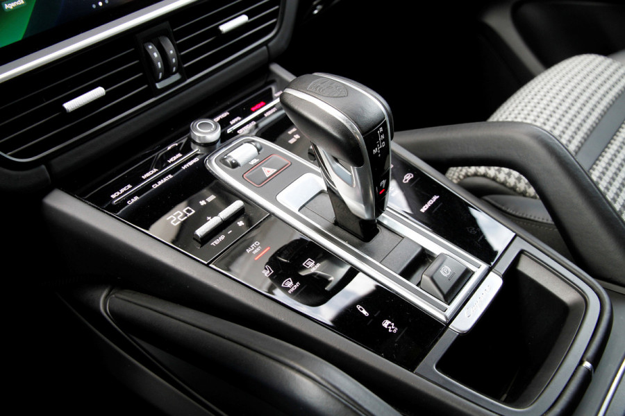 Porsche Cayenne Coupé 3.0 E-Hybrid | BTW | Sport Chrono | Achteras | Carbon