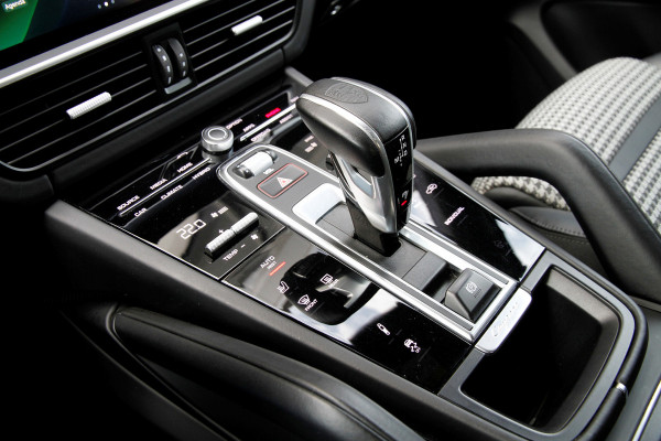 Porsche Cayenne Coupé 3.0 E-Hybrid | BTW | Sport Chrono | Achteras | Carbon
