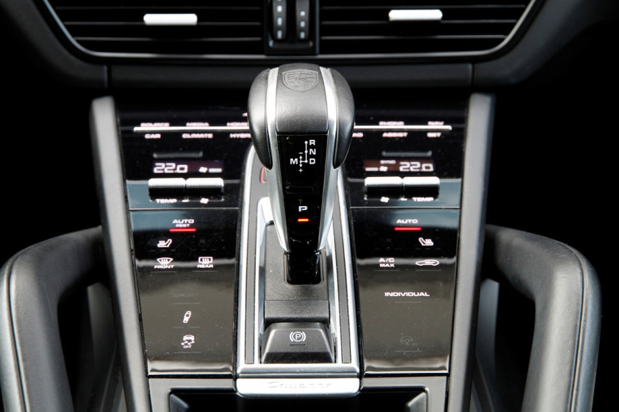 Porsche Cayenne Coupé 3.0 E-Hybrid | BTW | Sport Chrono | Achteras | Carbon