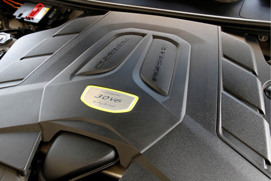 Porsche Cayenne Coupé 3.0 E-Hybrid | BTW | Sport Chrono | Achteras | Carbon