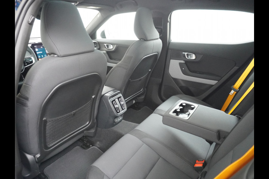 Polestar 2 78kWh 408PK PERFORMANCE 0-100 4,7sec. SOH 92,82% Long Range Trekhaak Pano-dak Elektr.Stoel+verwarmd Stuurverward (semi-)-AutoPil Google-Android® Navi 360°Camera Elek.Achterklep PDC-a+v Performance-Ophanging Premium-Audio Active-Grille Keyless LEDParkeerassist auto 1.500KG Trekgewicht! 1e Eigenaar 3fase 11kw thuis laden
