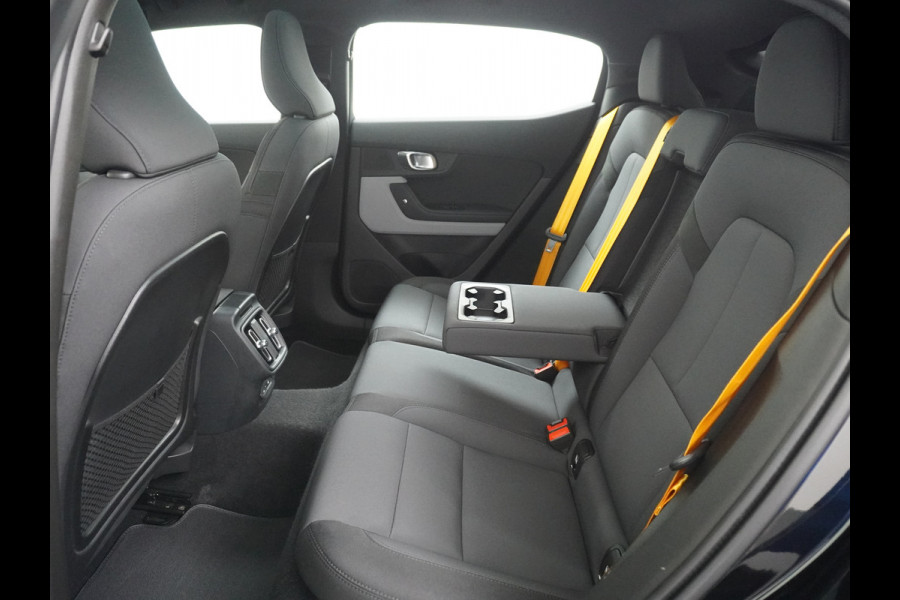 Polestar 2 78kWh 408PK PERFORMANCE 0-100 4,7sec. SOH 92,82% Long Range Trekhaak Pano-dak Elektr.Stoel+verwarmd Stuurverward (semi-)-AutoPil Google-Android® Navi 360°Camera Elek.Achterklep PDC-a+v Performance-Ophanging Premium-Audio Active-Grille Keyless LEDParkeerassist auto 1.500KG Trekgewicht! 1e Eigenaar 3fase 11kw thuis laden