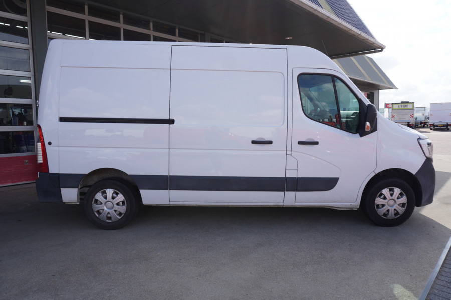 Renault Master T35 2.3 dCi 150PK L2H2 Energy Comfort nr. V196 | Airco | Cruise | Navi | camera | Trekhaak 3.500KG