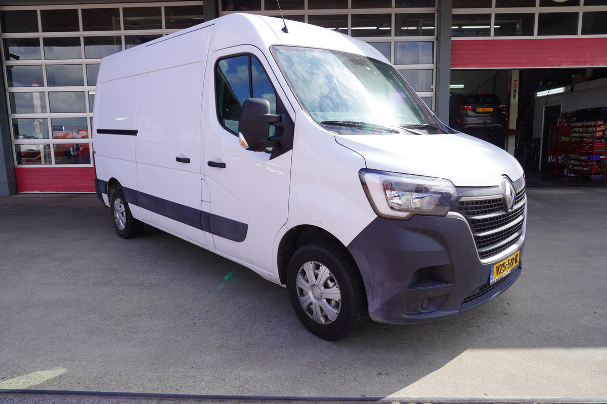 Renault Master T35 2.3 dCi 150PK L2H2 Energy Comfort nr. V196 | Airco | Cruise | Navi | camera | Trekhaak 3.500KG Renault Master T35 2.3 dCi 150PK L2H2 Energy Comfort nr. V196 | Airco | Cruise | Navi | camera | Trekhaak 3.500KG