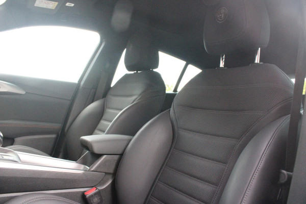 Alfa Romeo Tonale PHEV 280PK VELOCE | PANORAMISCH SCHUIF/KANTEL DAK | PREMIUM PACK: LEDEREN BEKLEDING/GEVENTILEERDE VOORSTOELEN/4-VOUDIG ELEKTRISCH VERSTELBARE LENDESTEUN VOORSTOELEN/HOOGGLANS ZWARTE RAAMOMLIJSTING/AMBIENT LIGHTING | TECHNOLOGY PACK: PARKEERWAARSCHUWING VOOR EN ACHTER/360° CAMERA/AUTOMATISCH INPARKEREN/ AUTONOMOUS DRIVING LEVEL 2: ADAPTIVE CRUISE CONTROL/LANE CENTERING ASSIST/TRAFFIC JAM ASSIST DODEHOEK DETECTIE AUTOMATISCH DIMMENDE BUITENSPIEGELS ELEKTRISCH BEDIENBARE ACHTERKLEP | WINTERPACK: STOELVERWARMING VOOR/STUURVERWARMING/VERWARMBARE RUITENSPROEIERS | HARMAN KAR