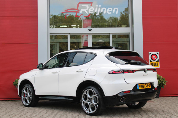 Alfa Romeo Tonale PHEV 280PK VELOCE | PANORAMISCH SCHUIF/KANTEL DAK | PREMIUM PACK: LEDEREN BEKLEDING/GEVENTILEERDE VOORSTOELEN/4-VOUDIG ELEKTRISCH VERSTELBARE LENDESTEUN VOORSTOELEN/HOOGGLANS ZWARTE RAAMOMLIJSTING/AMBIENT LIGHTING | TECHNOLOGY PACK: PARKEERWAARSCHUWING VOOR EN ACHTER/360° CAMERA/AUTOMATISCH INPARKEREN/ AUTONOMOUS DRIVING LEVEL 2: ADAPTIVE CRUISE CONTROL/LANE CENTERING ASSIST/TRAFFIC JAM ASSIST DODEHOEK DETECTIE AUTOMATISCH DIMMENDE BUITENSPIEGELS ELEKTRISCH BEDIENBARE ACHTERKLEP | WINTERPACK: STOELVERWARMING VOOR/STUURVERWARMING/VERWARMBARE RUITENSPROEIERS | HARMAN KAR