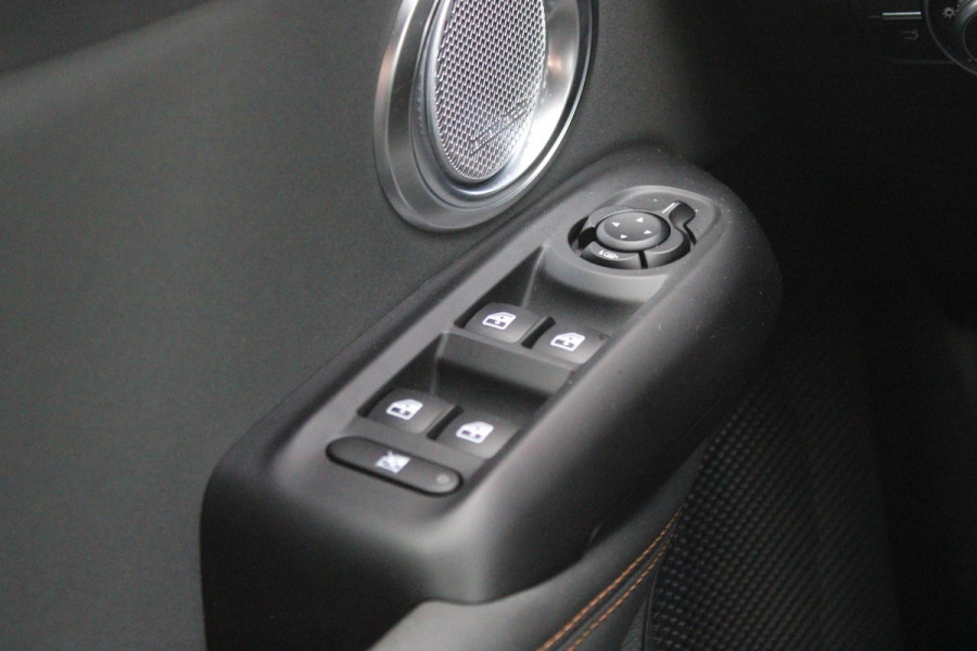 Alfa Romeo Tonale PHEV 280PK VELOCE | PANORAMISCH SCHUIF/KANTEL DAK | PREMIUM PACK: LEDEREN BEKLEDING/GEVENTILEERDE VOORSTOELEN/4-VOUDIG ELEKTRISCH VERSTELBARE LENDESTEUN VOORSTOELEN/HOOGGLANS ZWARTE RAAMOMLIJSTING/AMBIENT LIGHTING | TECHNOLOGY PACK: PARKEERWAARSCHUWING VOOR EN ACHTER/360° CAMERA/AUTOMATISCH INPARKEREN/ AUTONOMOUS DRIVING LEVEL 2: ADAPTIVE CRUISE CONTROL/LANE CENTERING ASSIST/TRAFFIC JAM ASSIST DODEHOEK DETECTIE AUTOMATISCH DIMMENDE BUITENSPIEGELS ELEKTRISCH BEDIENBARE ACHTERKLEP | WINTERPACK: STOELVERWARMING VOOR/STUURVERWARMING/VERWARMBARE RUITENSPROEIERS | HARMAN KAR