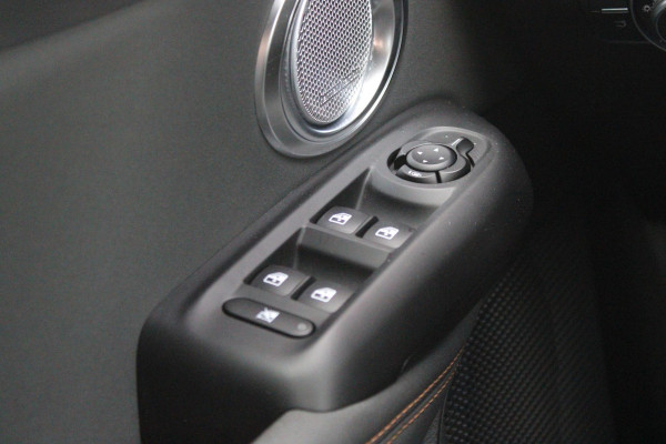 Alfa Romeo Tonale PHEV 280PK VELOCE | PANORAMISCH SCHUIF/KANTEL DAK | PREMIUM PACK: LEDEREN BEKLEDING/GEVENTILEERDE VOORSTOELEN/4-VOUDIG ELEKTRISCH VERSTELBARE LENDESTEUN VOORSTOELEN/HOOGGLANS ZWARTE RAAMOMLIJSTING/AMBIENT LIGHTING | TECHNOLOGY PACK: PARKEERWAARSCHUWING VOOR EN ACHTER/360° CAMERA/AUTOMATISCH INPARKEREN/ AUTONOMOUS DRIVING LEVEL 2: ADAPTIVE CRUISE CONTROL/LANE CENTERING ASSIST/TRAFFIC JAM ASSIST DODEHOEK DETECTIE AUTOMATISCH DIMMENDE BUITENSPIEGELS ELEKTRISCH BEDIENBARE ACHTERKLEP | WINTERPACK: STOELVERWARMING VOOR/STUURVERWARMING/VERWARMBARE RUITENSPROEIERS | HARMAN KAR