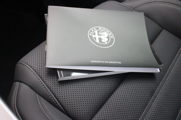 Alfa Romeo Tonale PHEV 280PK VELOCE | PANORAMISCH SCHUIF/KANTEL DAK | PREMIUM PACK: LEDEREN BEKLEDING/GEVENTILEERDE VOORSTOELEN/4-VOUDIG ELEKTRISCH VERSTELBARE LENDESTEUN VOORSTOELEN/HOOGGLANS ZWARTE RAAMOMLIJSTING/AMBIENT LIGHTING | TECHNOLOGY PACK: PARKEERWAARSCHUWING VOOR EN ACHTER/360° CAMERA/AUTOMATISCH INPARKEREN/ AUTONOMOUS DRIVING LEVEL 2: ADAPTIVE CRUISE CONTROL/LANE CENTERING ASSIST/TRAFFIC JAM ASSIST DODEHOEK DETECTIE AUTOMATISCH DIMMENDE BUITENSPIEGELS ELEKTRISCH BEDIENBARE ACHTERKLEP | WINTERPACK: STOELVERWARMING VOOR/STUURVERWARMING/VERWARMBARE RUITENSPROEIERS | HARMAN KAR