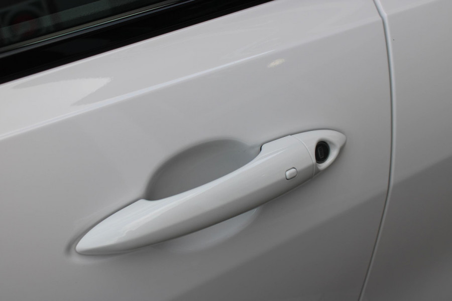 Alfa Romeo Tonale PHEV 280PK VELOCE | PANORAMISCH SCHUIF/KANTEL DAK | PREMIUM PACK: LEDEREN BEKLEDING/GEVENTILEERDE VOORSTOELEN/4-VOUDIG ELEKTRISCH VERSTELBARE LENDESTEUN VOORSTOELEN/HOOGGLANS ZWARTE RAAMOMLIJSTING/AMBIENT LIGHTING | TECHNOLOGY PACK: PARKEERWAARSCHUWING VOOR EN ACHTER/360° CAMERA/AUTOMATISCH INPARKEREN/ AUTONOMOUS DRIVING LEVEL 2: ADAPTIVE CRUISE CONTROL/LANE CENTERING ASSIST/TRAFFIC JAM ASSIST DODEHOEK DETECTIE AUTOMATISCH DIMMENDE BUITENSPIEGELS ELEKTRISCH BEDIENBARE ACHTERKLEP | WINTERPACK: STOELVERWARMING VOOR/STUURVERWARMING/VERWARMBARE RUITENSPROEIERS | HARMAN KAR