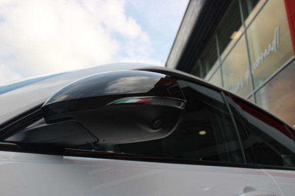 Alfa Romeo Tonale PHEV 280PK VELOCE | PANORAMISCH SCHUIF/KANTEL DAK | PREMIUM PACK: LEDEREN BEKLEDING/GEVENTILEERDE VOORSTOELEN/4-VOUDIG ELEKTRISCH VERSTELBARE LENDESTEUN VOORSTOELEN/HOOGGLANS ZWARTE RAAMOMLIJSTING/AMBIENT LIGHTING | TECHNOLOGY PACK: PARKEERWAARSCHUWING VOOR EN ACHTER/360° CAMERA/AUTOMATISCH INPARKEREN/ AUTONOMOUS DRIVING LEVEL 2: ADAPTIVE CRUISE CONTROL/LANE CENTERING ASSIST/TRAFFIC JAM ASSIST DODEHOEK DETECTIE AUTOMATISCH DIMMENDE BUITENSPIEGELS ELEKTRISCH BEDIENBARE ACHTERKLEP | WINTERPACK: STOELVERWARMING VOOR/STUURVERWARMING/VERWARMBARE RUITENSPROEIERS | HARMAN KAR
