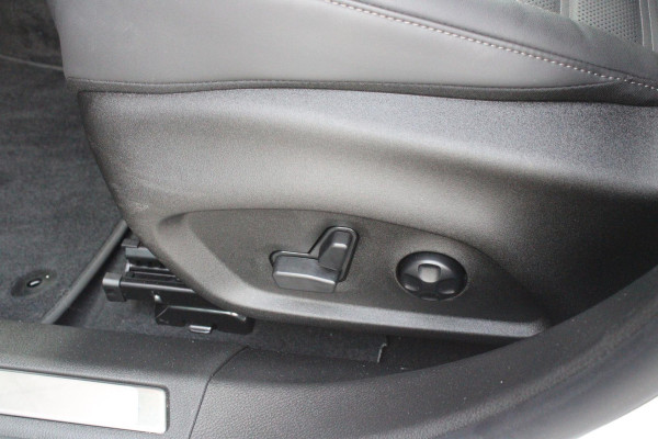 Alfa Romeo Tonale PHEV 280PK VELOCE | PANORAMISCH SCHUIF/KANTEL DAK | PREMIUM PACK: LEDEREN BEKLEDING/GEVENTILEERDE VOORSTOELEN/4-VOUDIG ELEKTRISCH VERSTELBARE LENDESTEUN VOORSTOELEN/HOOGGLANS ZWARTE RAAMOMLIJSTING/AMBIENT LIGHTING | TECHNOLOGY PACK: PARKEERWAARSCHUWING VOOR EN ACHTER/360° CAMERA/AUTOMATISCH INPARKEREN/ AUTONOMOUS DRIVING LEVEL 2: ADAPTIVE CRUISE CONTROL/LANE CENTERING ASSIST/TRAFFIC JAM ASSIST DODEHOEK DETECTIE AUTOMATISCH DIMMENDE BUITENSPIEGELS ELEKTRISCH BEDIENBARE ACHTERKLEP | WINTERPACK: STOELVERWARMING VOOR/STUURVERWARMING/VERWARMBARE RUITENSPROEIERS | HARMAN KAR