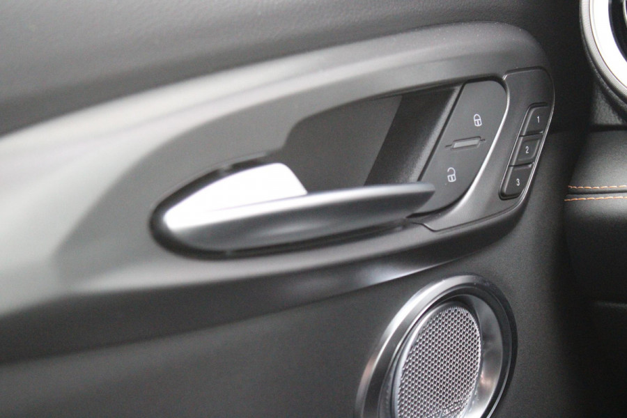 Alfa Romeo Tonale PHEV 280PK VELOCE | PANORAMISCH SCHUIF/KANTEL DAK | PREMIUM PACK: LEDEREN BEKLEDING/GEVENTILEERDE VOORSTOELEN/4-VOUDIG ELEKTRISCH VERSTELBARE LENDESTEUN VOORSTOELEN/HOOGGLANS ZWARTE RAAMOMLIJSTING/AMBIENT LIGHTING | TECHNOLOGY PACK: PARKEERWAARSCHUWING VOOR EN ACHTER/360° CAMERA/AUTOMATISCH INPARKEREN/ AUTONOMOUS DRIVING LEVEL 2: ADAPTIVE CRUISE CONTROL/LANE CENTERING ASSIST/TRAFFIC JAM ASSIST DODEHOEK DETECTIE AUTOMATISCH DIMMENDE BUITENSPIEGELS ELEKTRISCH BEDIENBARE ACHTERKLEP | WINTERPACK: STOELVERWARMING VOOR/STUURVERWARMING/VERWARMBARE RUITENSPROEIERS | HARMAN KAR