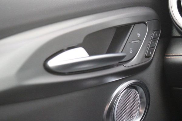 Alfa Romeo Tonale PHEV 280PK VELOCE | PANORAMISCH SCHUIF/KANTEL DAK | PREMIUM PACK: LEDEREN BEKLEDING/GEVENTILEERDE VOORSTOELEN/4-VOUDIG ELEKTRISCH VERSTELBARE LENDESTEUN VOORSTOELEN/HOOGGLANS ZWARTE RAAMOMLIJSTING/AMBIENT LIGHTING | TECHNOLOGY PACK: PARKEERWAARSCHUWING VOOR EN ACHTER/360° CAMERA/AUTOMATISCH INPARKEREN/ AUTONOMOUS DRIVING LEVEL 2: ADAPTIVE CRUISE CONTROL/LANE CENTERING ASSIST/TRAFFIC JAM ASSIST DODEHOEK DETECTIE AUTOMATISCH DIMMENDE BUITENSPIEGELS ELEKTRISCH BEDIENBARE ACHTERKLEP | WINTERPACK: STOELVERWARMING VOOR/STUURVERWARMING/VERWARMBARE RUITENSPROEIERS | HARMAN KAR
