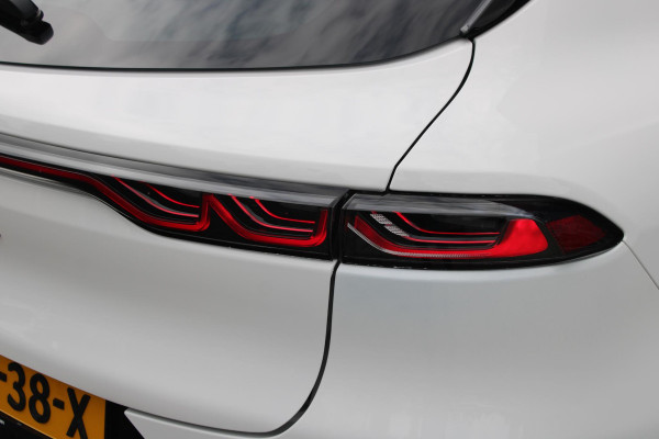Alfa Romeo Tonale PHEV 280PK VELOCE | PANORAMISCH SCHUIF/KANTEL DAK | PREMIUM PACK: LEDEREN BEKLEDING/GEVENTILEERDE VOORSTOELEN/4-VOUDIG ELEKTRISCH VERSTELBARE LENDESTEUN VOORSTOELEN/HOOGGLANS ZWARTE RAAMOMLIJSTING/AMBIENT LIGHTING | TECHNOLOGY PACK: PARKEERWAARSCHUWING VOOR EN ACHTER/360° CAMERA/AUTOMATISCH INPARKEREN/ AUTONOMOUS DRIVING LEVEL 2: ADAPTIVE CRUISE CONTROL/LANE CENTERING ASSIST/TRAFFIC JAM ASSIST DODEHOEK DETECTIE AUTOMATISCH DIMMENDE BUITENSPIEGELS ELEKTRISCH BEDIENBARE ACHTERKLEP | WINTERPACK: STOELVERWARMING VOOR/STUURVERWARMING/VERWARMBARE RUITENSPROEIERS | HARMAN KAR