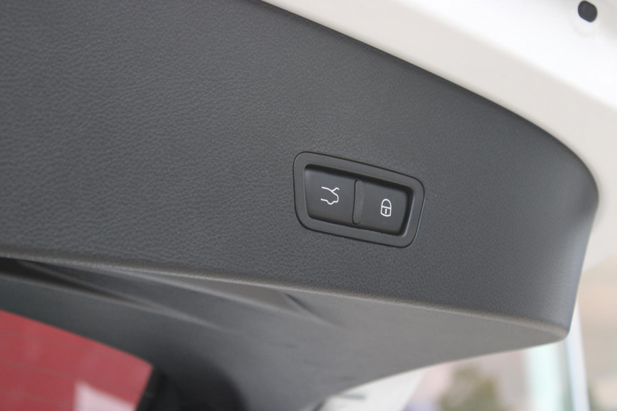 Alfa Romeo Tonale PHEV 280PK VELOCE | PANORAMISCH SCHUIF/KANTEL DAK | PREMIUM PACK: LEDEREN BEKLEDING/GEVENTILEERDE VOORSTOELEN/4-VOUDIG ELEKTRISCH VERSTELBARE LENDESTEUN VOORSTOELEN/HOOGGLANS ZWARTE RAAMOMLIJSTING/AMBIENT LIGHTING | TECHNOLOGY PACK: PARKEERWAARSCHUWING VOOR EN ACHTER/360° CAMERA/AUTOMATISCH INPARKEREN/ AUTONOMOUS DRIVING LEVEL 2: ADAPTIVE CRUISE CONTROL/LANE CENTERING ASSIST/TRAFFIC JAM ASSIST DODEHOEK DETECTIE AUTOMATISCH DIMMENDE BUITENSPIEGELS ELEKTRISCH BEDIENBARE ACHTERKLEP | WINTERPACK: STOELVERWARMING VOOR/STUURVERWARMING/VERWARMBARE RUITENSPROEIERS | HARMAN KAR