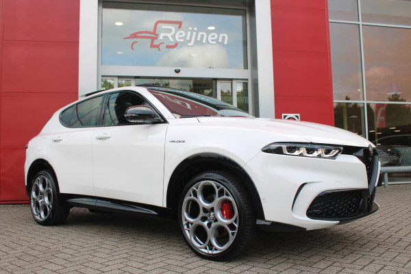 Alfa Romeo Tonale PHEV 280PK VELOCE | PANORAMISCH SCHUIF/KANTEL DAK | PREMIUM PACK: LEDEREN BEKLEDING/GEVENTILEERDE VOORSTOELEN/4-VOUDIG ELEKTRISCH VERSTELBARE LENDESTEUN VOORSTOELEN/HOOGGLANS ZWARTE RAAMOMLIJSTING/AMBIENT LIGHTING | TECHNOLOGY PACK: PARKEERWAARSCHUWING VOOR EN ACHTER/360° CAMERA/AUTOMATISCH INPARKEREN/ AUTONOMOUS DRIVING LEVEL 2: ADAPTIVE CRUISE CONTROL/LANE CENTERING ASSIST/TRAFFIC JAM ASSIST DODEHOEK DETECTIE AUTOMATISCH DIMMENDE BUITENSPIEGELS ELEKTRISCH BEDIENBARE ACHTERKLEP | WINTERPACK: STOELVERWARMING VOOR/STUURVERWARMING/VERWARMBARE RUITENSPROEIERS | HARMAN KAR
