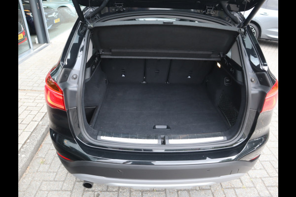 BMW X1 sDrive18i 136 PK High Executive / Panoramadak