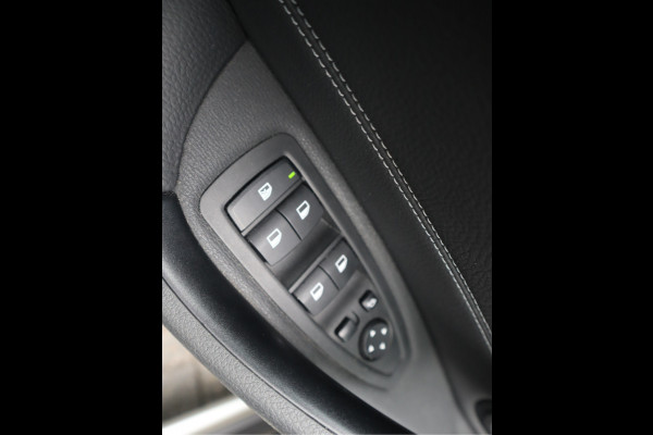 BMW X1 sDrive18i 136 PK High Executive / Panoramadak