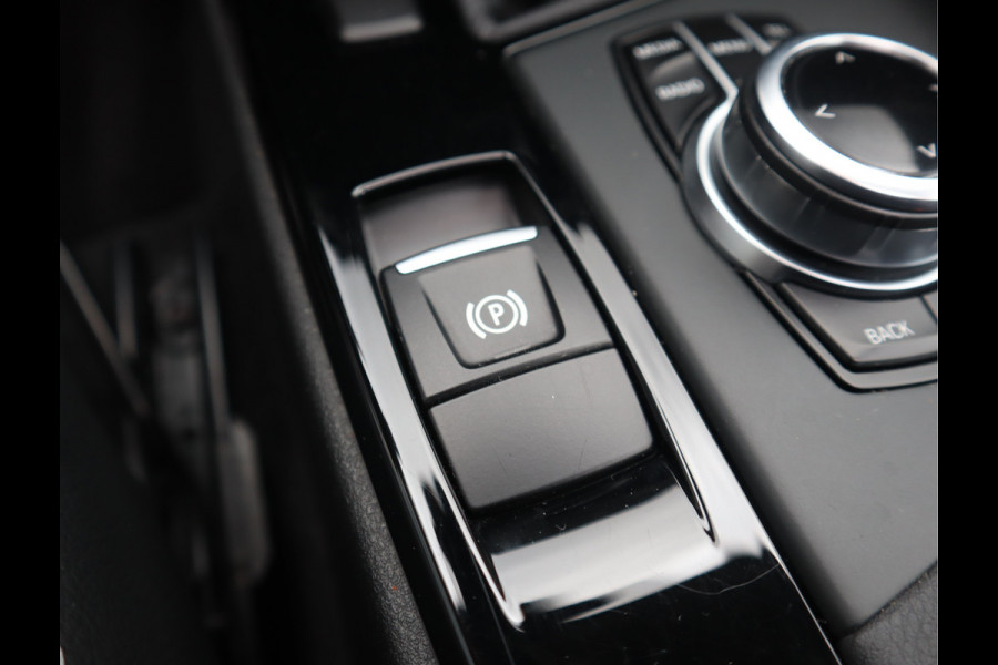 BMW X1 sDrive18i 136 PK High Executive / Panoramadak