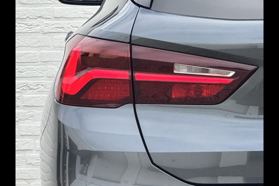 BMW X2 SDrive18i High Executive Automaat Cruise control Climate control Stoelverwarming Leder Navigatie Full LED Head up display