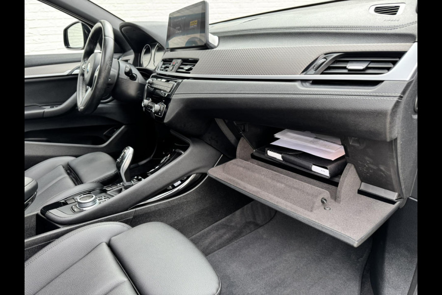 BMW X2 SDrive18i High Executive Automaat Cruise control Climate control Stoelverwarming Leder Navigatie Full LED Head up display