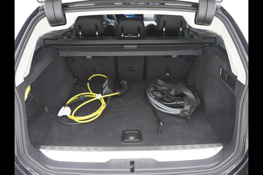 BMW 3 Serie Touring 320e LCI Shadow Line | Widescreen | Carplay | Cruise | DAB | PDC | LED
