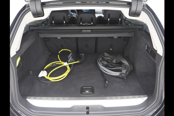 BMW 3 Serie Touring 320e LCI Shadow Line | Widescreen | Carplay | Cruise | DAB | PDC | LED