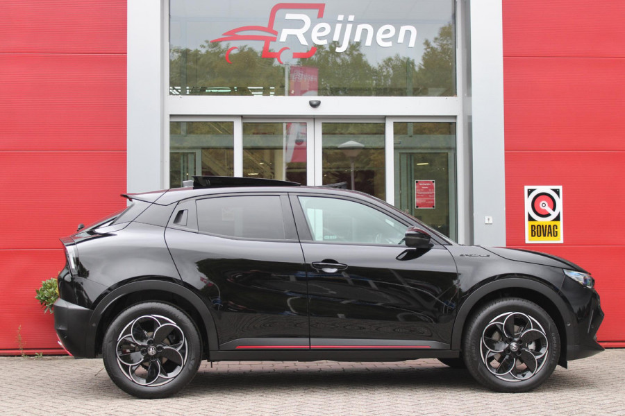 Alfa Romeo junior 1.2 Turbo 136PK IBRIDA SPECIALE | NIEUWE AUTO! | PANORAMISCH SCHUIF/KANTEL DAK | SPORT PACK: SABELT SPORT STOELEN/ALCANTARA STUURWIEL | TECHNO PACK: LED MATRIX KOPLAMPEN/DRAADLOZE TELEFOONLADER/ACHTERUITRIJ CAMERA | VERWARMBARE VOORRUIT | 18" LICHTMETALEN VELGEN "PETALI" | DRAADLOZE APPLE CARPLAY/ANDROID AUTO | NAVIGATIE | STOEL VERWARMING | DODEHOEK DETECTIE | ELEKTRISCH BEDIENBARE ACHTERKLEP | KEYLESS ENTRY/START | ADAPTIVE CRUISE CONTROL |