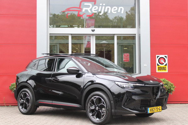 Alfa Romeo junior 1.2 Turbo 136PK IBRIDA SPECIALE | NIEUWE AUTO! | PANORAMISCH SCHUIF/KANTEL DAK | SPORT PACK: SABELT SPORT STOELEN/ALCANTARA STUURWIEL | TECHNO PACK: LED MATRIX KOPLAMPEN/DRAADLOZE TELEFOONLADER/ACHTERUITRIJ CAMERA | VERWARMBARE VOORRUIT | 18" LICHTMETALEN VELGEN "PETALI" | DRAADLOZE APPLE CARPLAY/ANDROID AUTO | NAVIGATIE | STOEL VERWARMING | DODEHOEK DETECTIE | ELEKTRISCH BEDIENBARE ACHTERKLEP | KEYLESS ENTRY/START | ADAPTIVE CRUISE CONTROL |