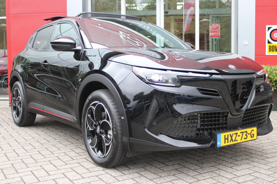 Alfa Romeo junior 1.2 Turbo 136PK IBRIDA SPECIALE | NIEUWE AUTO! | PANORAMISCH SCHUIF/KANTEL DAK | SPORT PACK: SABELT SPORT STOELEN/ALCANTARA STUURWIEL | TECHNO PACK: LED MATRIX KOPLAMPEN/DRAADLOZE TELEFOONLADER/ACHTERUITRIJ CAMERA | VERWARMBARE VOORRUIT | 18" LICHTMETALEN VELGEN "PETALI" | DRAADLOZE APPLE CARPLAY/ANDROID AUTO | NAVIGATIE | STOEL VERWARMING | DODEHOEK DETECTIE | ELEKTRISCH BEDIENBARE ACHTERKLEP | KEYLESS ENTRY/START | ADAPTIVE CRUISE CONTROL |