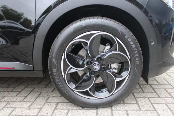 Alfa Romeo junior 1.2 Turbo 136PK IBRIDA SPECIALE | NIEUWE AUTO! | PANORAMISCH SCHUIF/KANTEL DAK | SPORT PACK: SABELT SPORT STOELEN/ALCANTARA STUURWIEL | TECHNO PACK: LED MATRIX KOPLAMPEN/DRAADLOZE TELEFOONLADER/ACHTERUITRIJ CAMERA | VERWARMBARE VOORRUIT | 18" LICHTMETALEN VELGEN "PETALI" | DRAADLOZE APPLE CARPLAY/ANDROID AUTO | NAVIGATIE | STOEL VERWARMING | DODEHOEK DETECTIE | ELEKTRISCH BEDIENBARE ACHTERKLEP | KEYLESS ENTRY/START | ADAPTIVE CRUISE CONTROL |