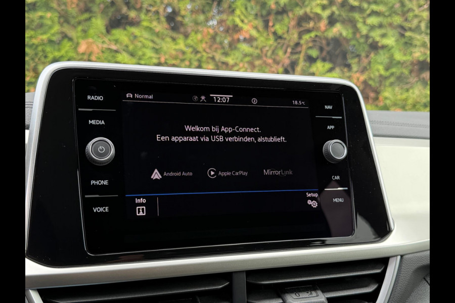 Volkswagen T-Roc 1.0 TSI Move Trekhaak CarPlay