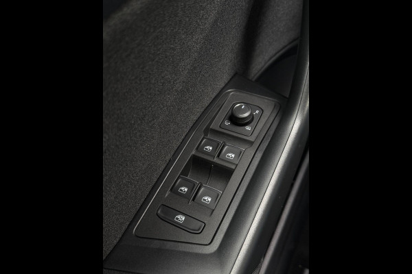 Volkswagen T-Roc 1.0 TSI Move Trekhaak CarPlay