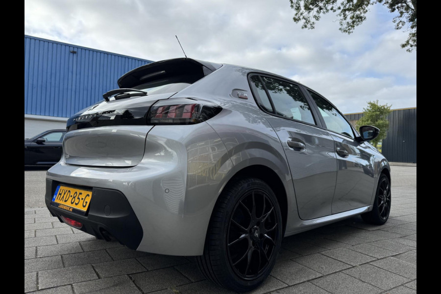 Peugeot 208 1.2i OUTLAW Edition - Navigatie/Apple CarPlay I Airco I Sport velgen I LED I PDC I 30.000 KM -Dealer onderhouden