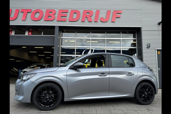 Peugeot 208 1.2i OUTLAW Edition - Navigatie/Apple CarPlay I Airco I Sport velgen I LED I PDC I 30.000 KM -Dealer onderhouden