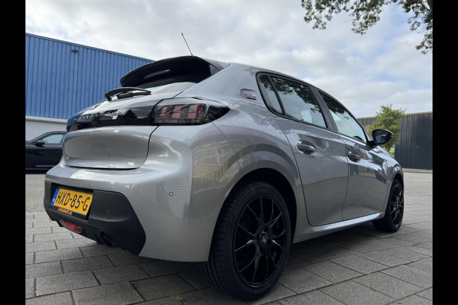 Peugeot 208 1.2i OUTLAW Edition - Navigatie/Apple CarPlay I Airco I Sport velgen I LED I PDC I 30.000 KM -Dealer onderhouden