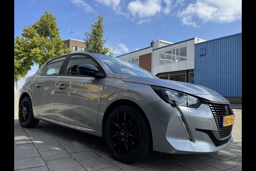 Peugeot 208 1.2i OUTLAW Edition - Navigatie/Apple CarPlay I Airco I Sport velgen I LED I PDC I 30.000 KM -Dealer onderhouden