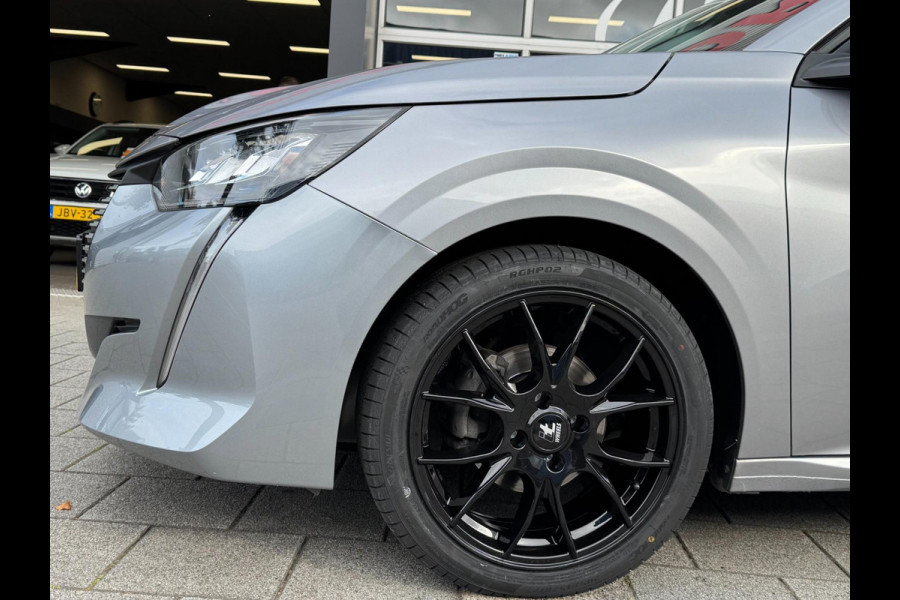 Peugeot 208 1.2i OUTLAW Edition - Navigatie/Apple CarPlay I Airco I Sport velgen I LED I PDC I 30.000 KM -Dealer onderhouden