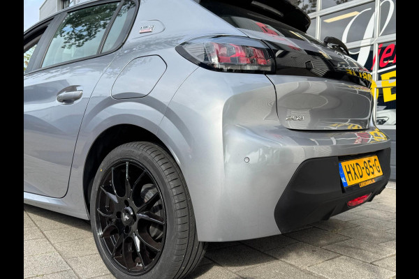 Peugeot 208 1.2i OUTLAW Edition - Navigatie/Apple CarPlay I Airco I Sport velgen I LED I PDC I 30.000 KM -Dealer onderhouden